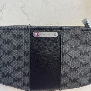 MICHAEL KORS BELT BAG. (#2018). BLACK & GREY. NWT.